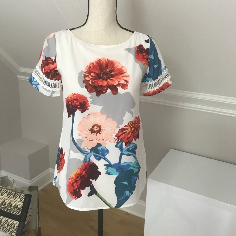 Banana Republic Flower Print Top. Size XS. NWT